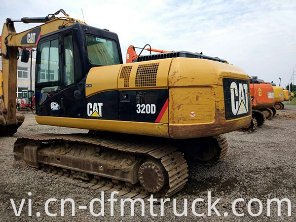 CAT320D